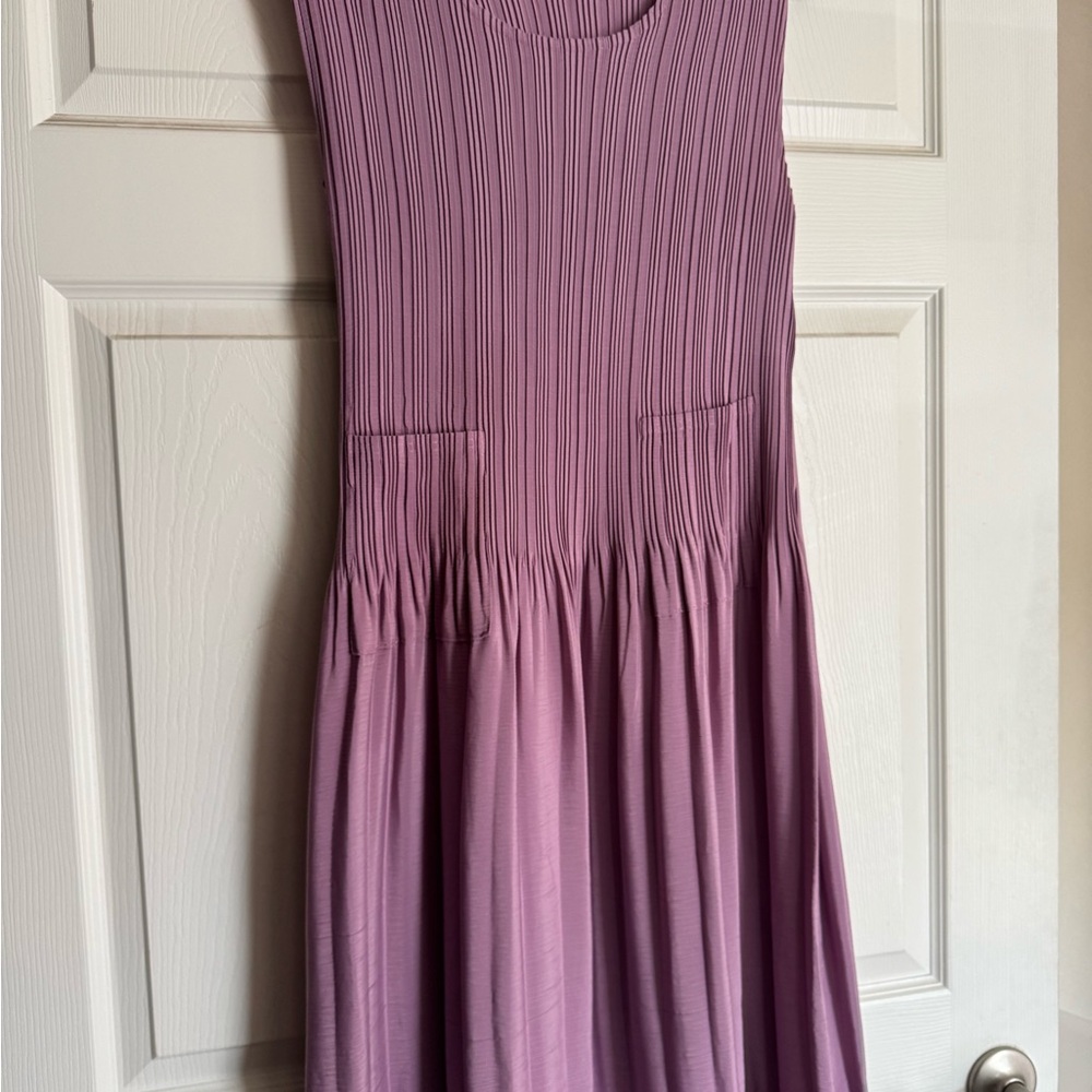 Sleeveless Lavender Midi Dress – Elegant Pleated Bodice